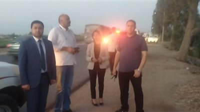 محافظ البحيرة تتابع السيطرة على حريق بمخلفات زراعية بدمنهور (صور)