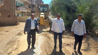 حملات مكبرة للنظافة وتسوية الطرق بأخميم فى سوهاج