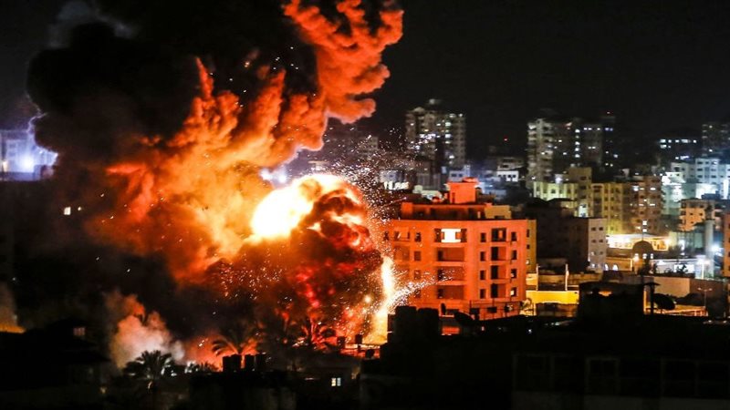 إلقاء بالونات حارقة،