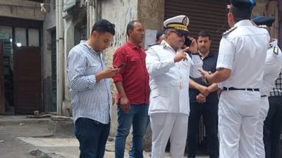 تفاصيل مصرع سيدة وطفلها في انهيار عقار بمنطقة الجمرك بالإسكندرية (بث مباشر)