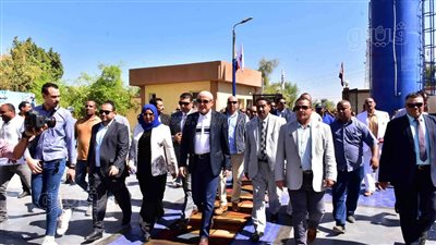 بتكلفة 200 مليون جنيه، محافظ الأقصر يفتتح محطة صرف صحي المدامود (صور)