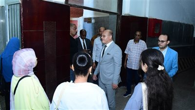 رئيس جامعة سوهاج يتفقد سير المحاضرات العلمية 