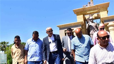 محافظ الأقصر يتفقد النصب التذكاري استعدادا لاحتفالات ذكرى نصر أكتوبر (صور)