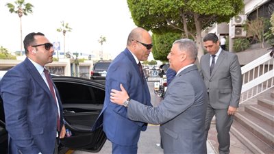 وزير العمل يبحث مع محافظ الإسماعيلية تنفيذ أهداف المبادرة الرئاسية 