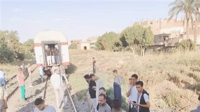 انفصال ثلاث عربات من قطار في المنيا دون إصابات (صور)