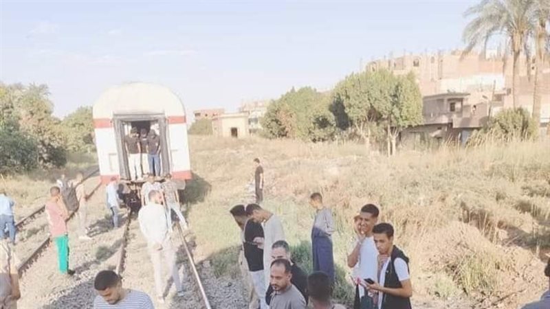 انفصال ثلاث عربات
