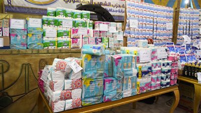 محافظ الفيوم يفتتح معرضا للسلع الغذائية بأسعار مخفضة