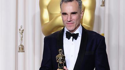 السير دانيال داي لويس يعود للتمثيل بعد 7 سنوات من الاعتزال، والسر في ابنه