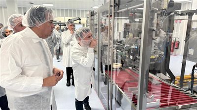 وزير الصحة يبحث في فرنسا توفير أدوية الأمراض المزمنة بأسعار مناسبة 