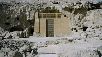 اكتشاف حجرة دفن ابنة حاكم إقليم أسيوط في الجبل الغربي 