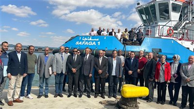 وصول القاطرة البحرية 