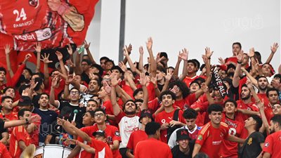 كرة اليد، لحظة دخول جماهير الأهلي صالة العاصمة قبل مباراة مجدبيرج الألماني (فيديو)