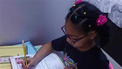 خطوات الحصول على الواجبات المدرسية إلكترونيا (فيديوجراف)