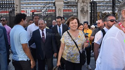 محافظ بورسعيد يستقبل السفينة الهولندية NIEUW STATENDAM (صور) 