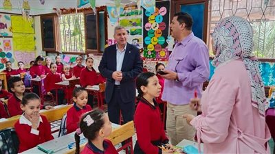 مدير تعليم دمياط يشيد بانتظام الدراسة في مدارس كفر البطيخ (صور)