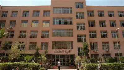 أستاذ جامعي بحقوق المنوفية يخاطب الطلاب بأسلوب غير لائق، والجامعة تحيل الواقعة للتحقيق 