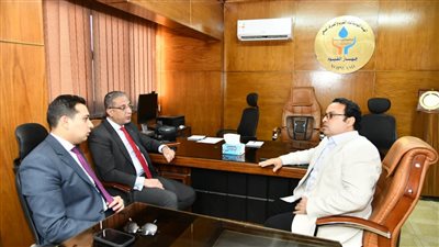 محافظ الفيوم يزور الهيئة القومية لمياه الشرب لمتابعة مشروعات حياة كريمة 