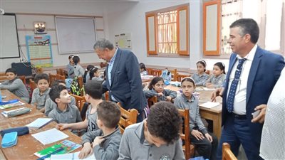 وكيل تعليم البحيرة يتابع انتظام اليوم الدراسي بمدرسة إسماعيل الحبروك بدمنهور (صور)