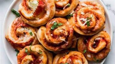 طريقة عمل البيتزا رول، أكلة سريعة ومناسبة للانش بوكس 