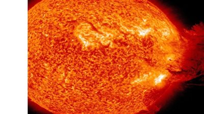 عالم يكشف كواليس رصد أقوى توهج على الشمس منذ عام 2017