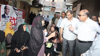 محافظ المنيا يشهد توزيع الخبز مجانًا بمركز ملوى (صور) 