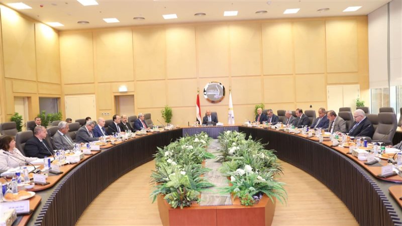 وزير النقل والصناعة،