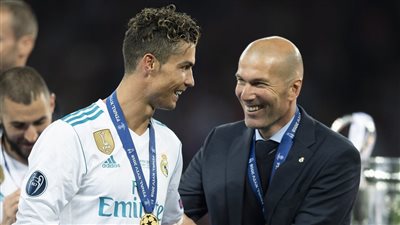  أسطورة ريال مدريد يختار الأفضل بين رونالدو وزيدان في تاريخ النادي