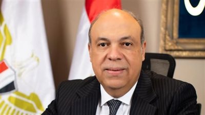 وزير الطيران يؤكد أهمية التحول الرقمي داخل منظومة العمل بالقطاع