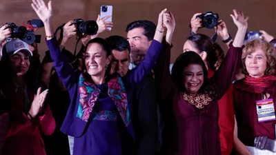 أستاذة فيزياء وخبيرة في أنظمة الطهي.. كلوديا شينباوم أول سيدة تتولى رئاسة المكسيك (فيديوجراف)