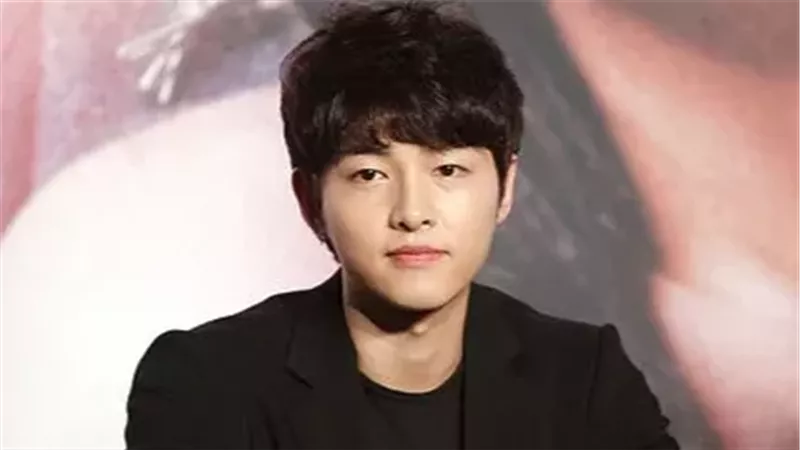 الممثل Song Joong