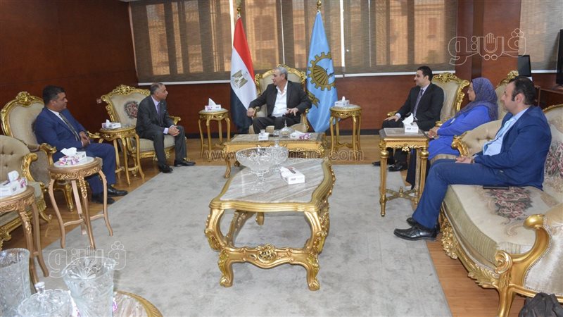 محافظ الغربية يبحث