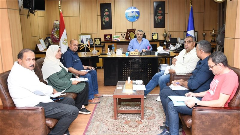 رئيس مياه دمياط يجتمع
