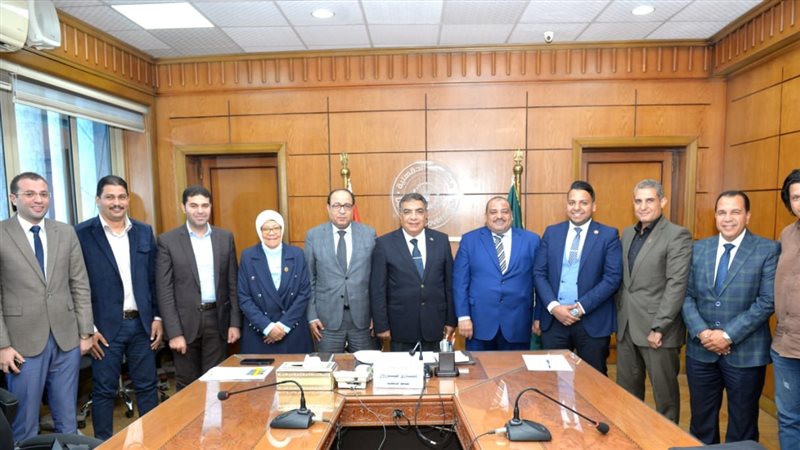 محافظ الدقهلية يستقبل