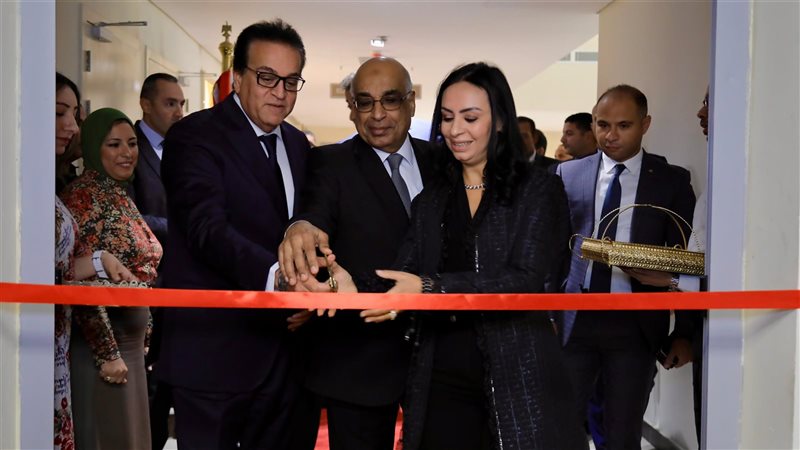 3 وزراء يفتتحون مركزًا