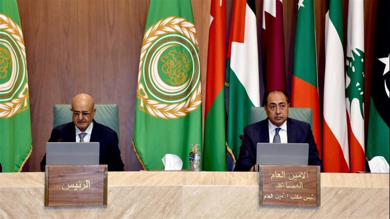 السفير حسام زكى خلال