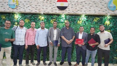 مياه سوهاج تكرم أبناء العاملين المتفوقين دراسيًا 