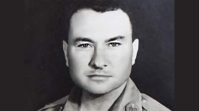 اللواء أحمد حمدي.. استشهد وسط جنوده أثناء إصلاح أحد الكباري العائمة خلال حرب أكتوبر.. وشهد أﻃﻮل ﻣﻌﺮﻛﺔ ﺟﻮﯾﺔ ﻓﻲ اﻟﺘﺎرﯾﺦ 