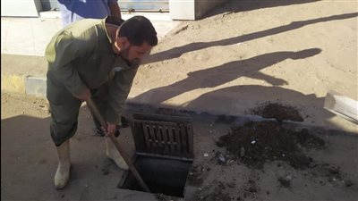 رئيس السنبلاوين يشرف على أعمال تطهير بيارات الصرف استعدادا للشتاء