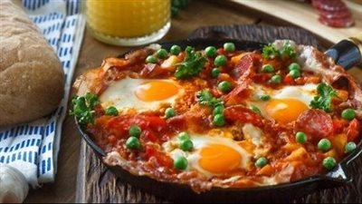 فطار الجمعة لازم يكون مميز، طريقة عمل الشكشوكة بالبيض 