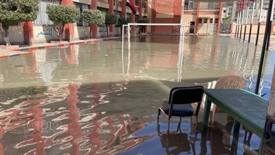 غرق فناء مدرسة في مياه الصرف الصحي ببورسعيد (صور)