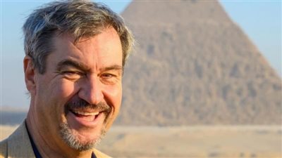 رئيس وزراء ولاية بافاريا يزور منطقة الأهرامات 