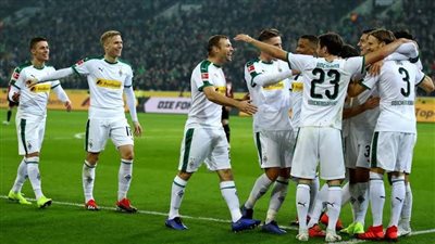الدوري الألماني، أوجسبورج يتقدم على مونشينجلادباخ بهدف في الشوط الأول 