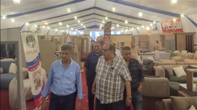 رئيسا غرفتي تجارة دمياط والشرقية يتفقدان معرض أوكازيون دمياط قبل الافتتاح (صور)