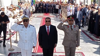 محافظ الدقهلية يضع إكليلا من الزهور على النصب التذكاري للشهداء (صور)