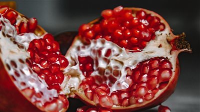 فوائد الرمان، يكافح السرطان ويحمي قلبك من الأمراض 