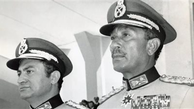 كيف فتحت الضربة الجوية لـ حسني مبارك أبواب السلطة؟.. أدار أعقد العمليات الجوية بالتاريخ.. ساهم في تحطيم أسطورة الجيش الذي لا يقهر.. كافأه السادات بمنصب نائب رئيس الجمهورية