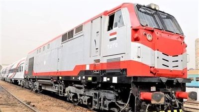 وزير النقل يشهد التشغيل التجريبي لقطار سيناء 