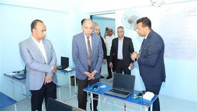 محافظ المنيا يتفقد سير العمل بالمنطقة الصناعية