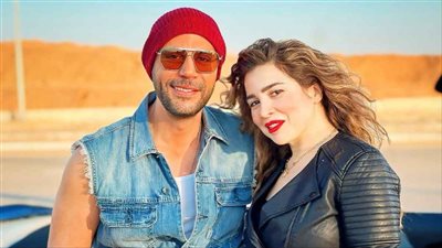 محمد إمام يحافظ على 