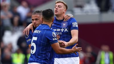 إبسويتش تاون ينهي لعنته في البريميرليج بالفوز على تشيلسي